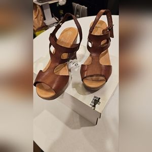 Eric Michael Alicia size 40 women's shoes and beautiful brown leather new box